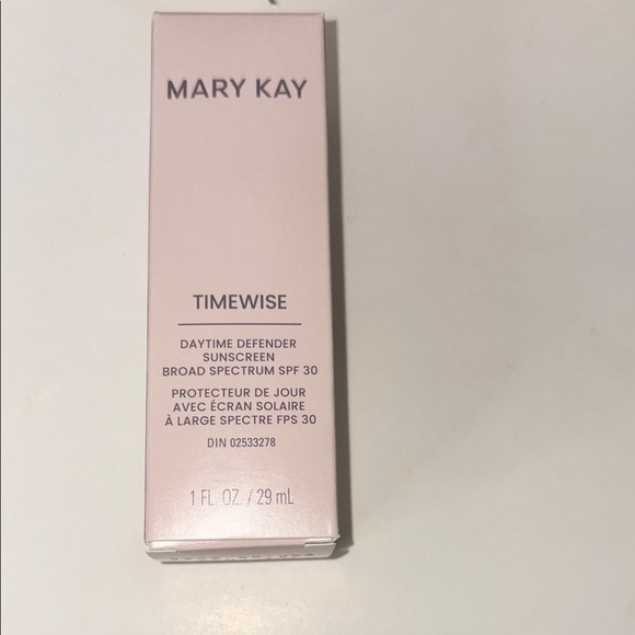 Mary Kay Daytime Defender Sunscreen Broad spectrum SPF 30 - Picture 2 of 5